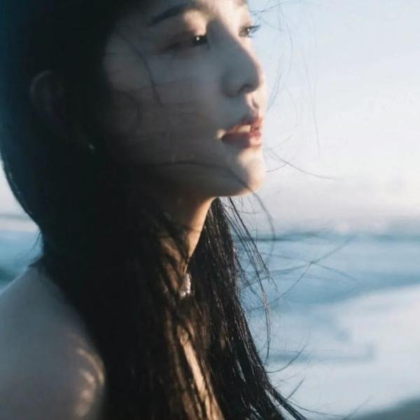 特莉丝坦娜海报