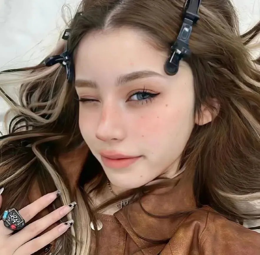 尸缠妖后海报